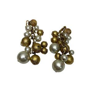 Vtg Signed Trifari Chunky Beaded Gold Tone White Clip On Earrings